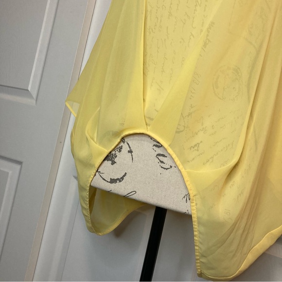 Bisou Bisou Sheer Cropped Wide Bell Sleeve Too - Picture 8 of 11